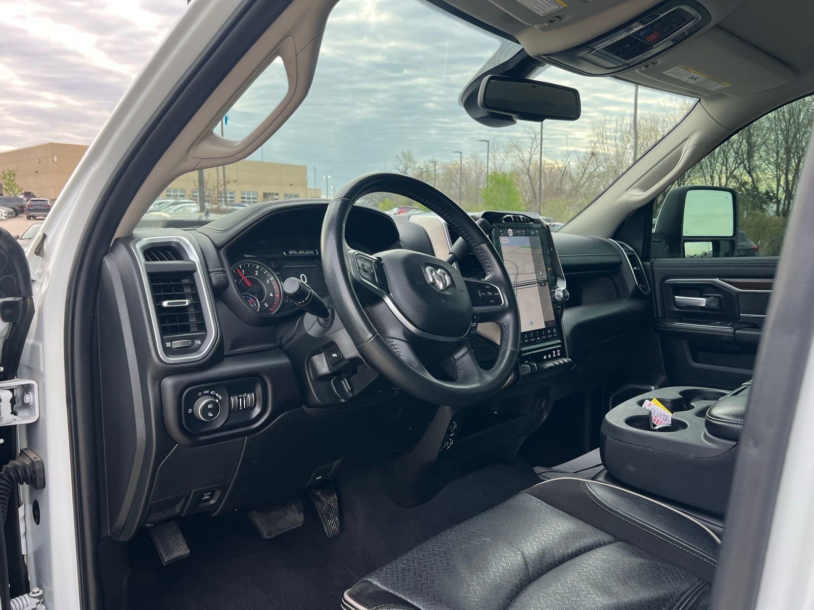 Used 2024 RAM 2500 Laramie AWD/4WD image 29