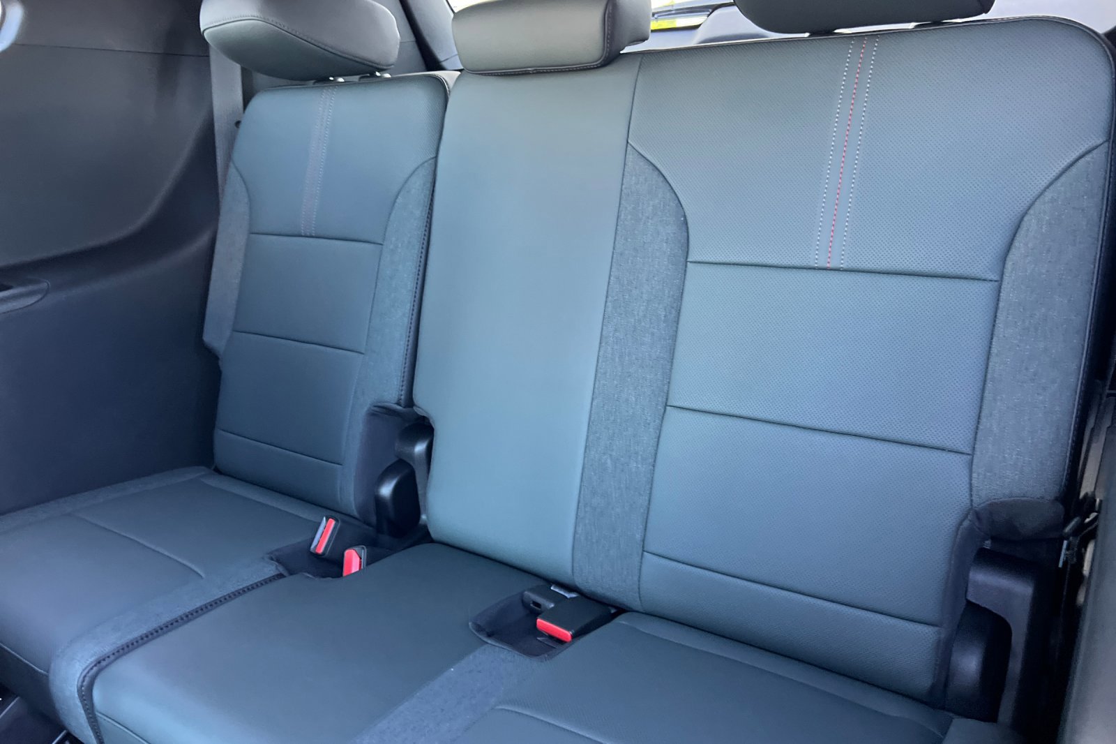 New 2026 GMC Acadia AT4 w/ LPO, Floor Liner Package AWD/4WD image 16