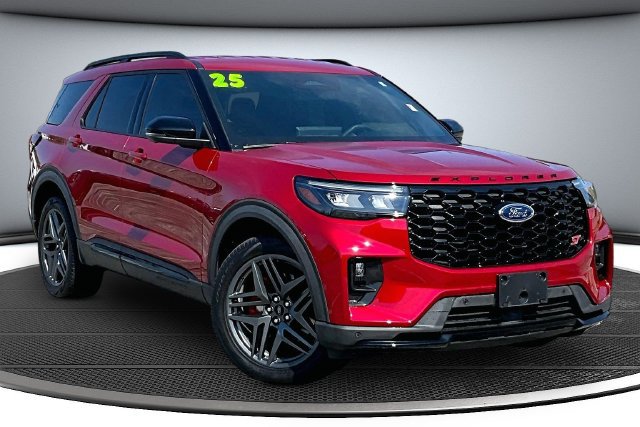 Used 2025 Ford Explorer ST AWD/4WD image 3