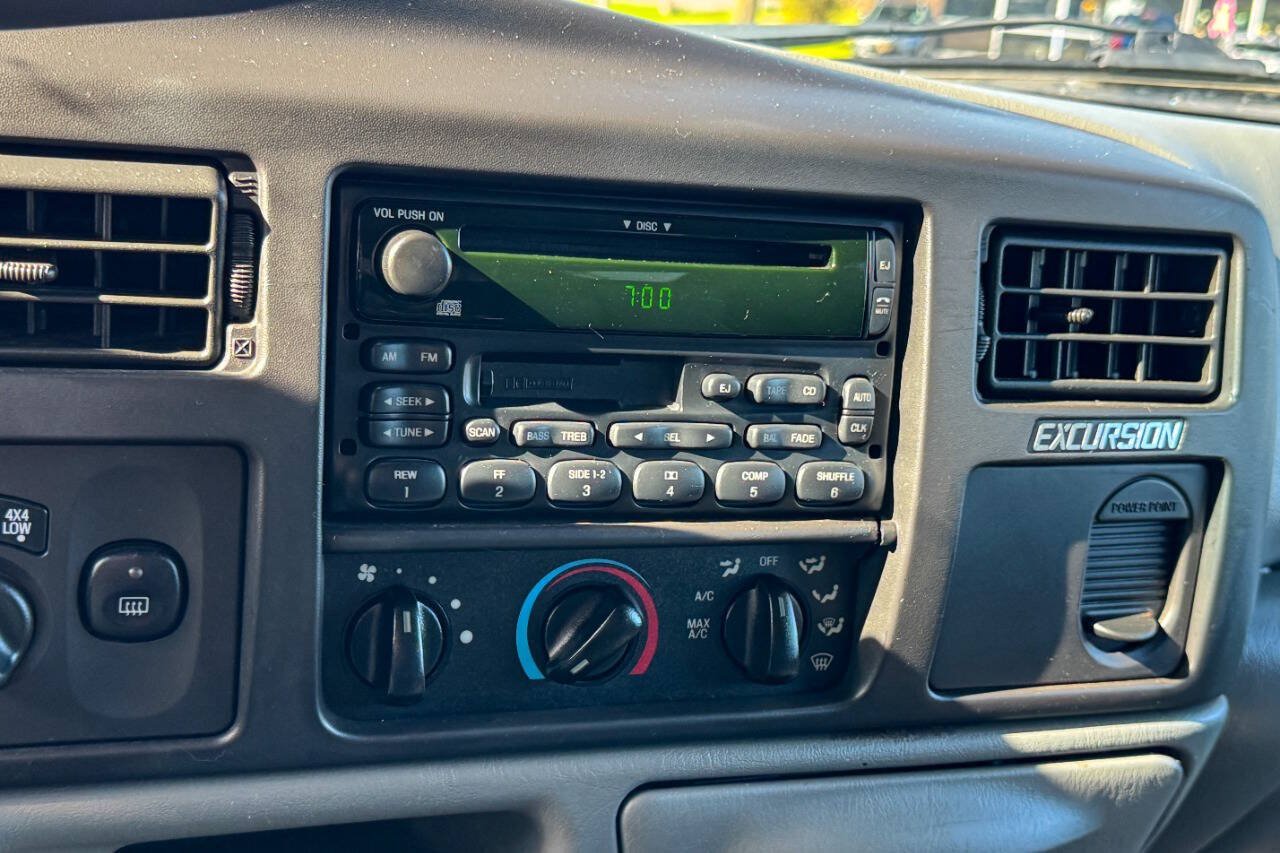 Used 2005 Ford Excursion XLT AWD/4WD image 40