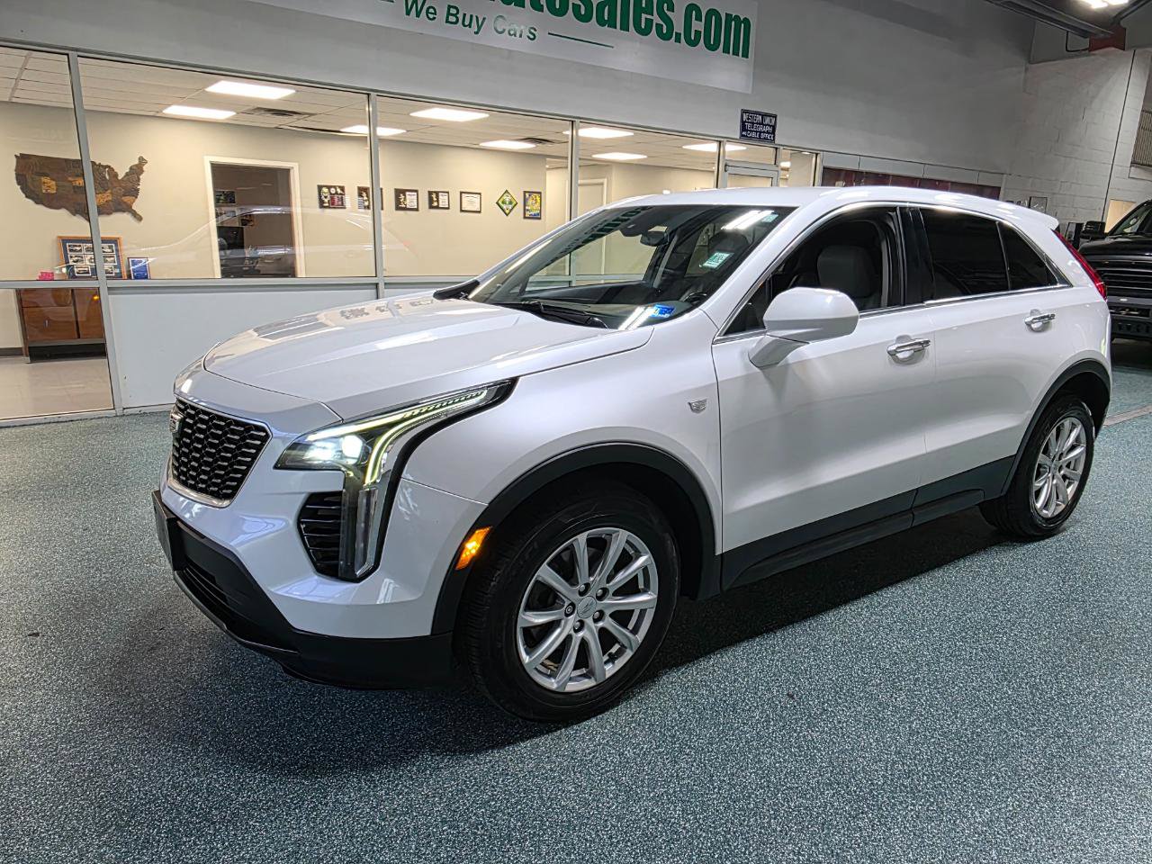 Used 2019 Cadillac XT4 Luxury w/ Cold Weather Package AWD/4WD image 2