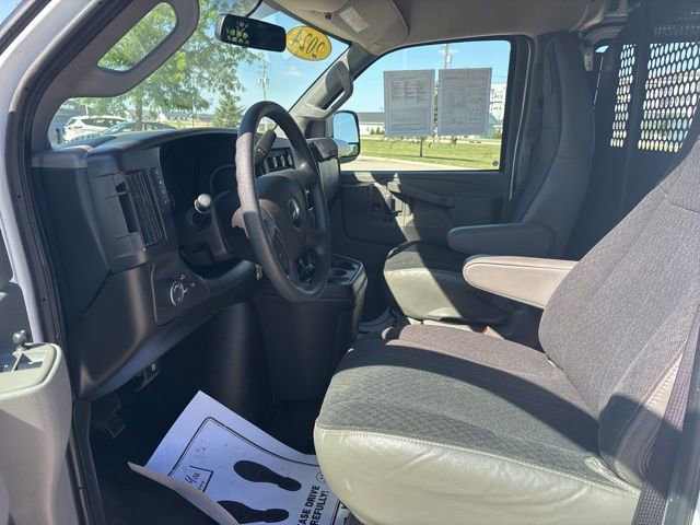 Used 2024 Chevrolet Express 2500 w/ Driver Convenience Package RWD image 2