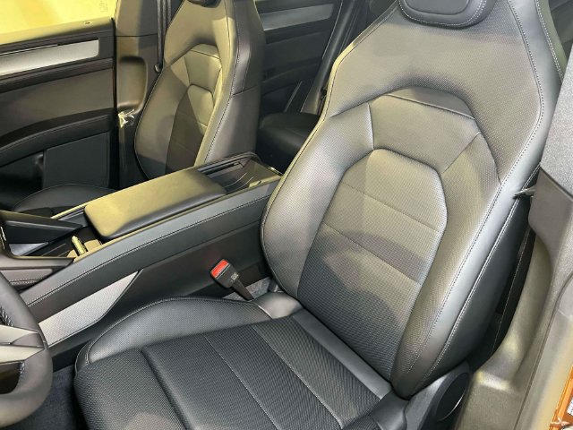 New 2026 Porsche Cayenne Electric AWD/4WD image 17