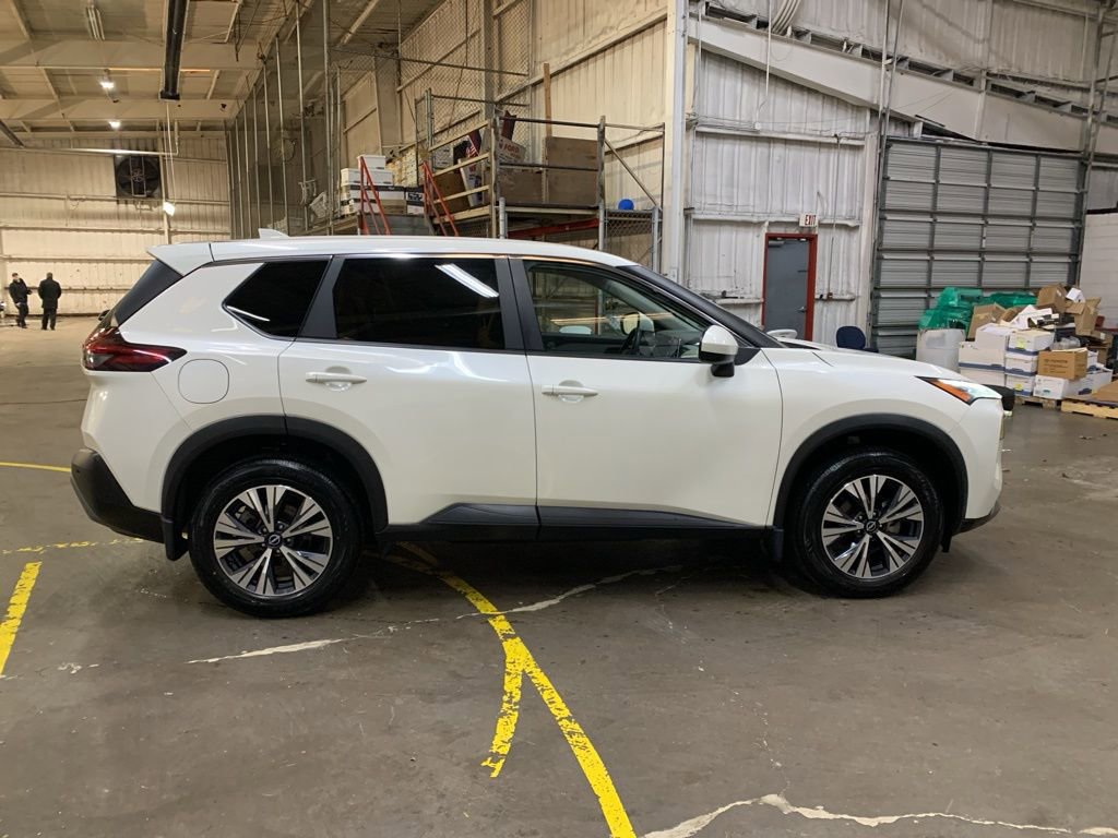 Used 2023 Nissan Rogue SV image 9