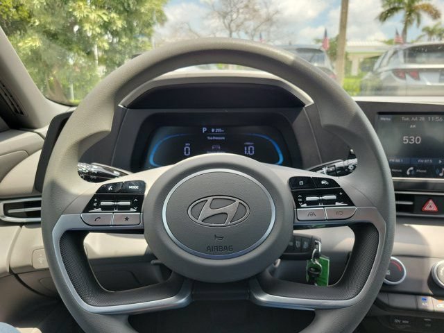 Certified 2025 Hyundai Elantra SE FWD image 20