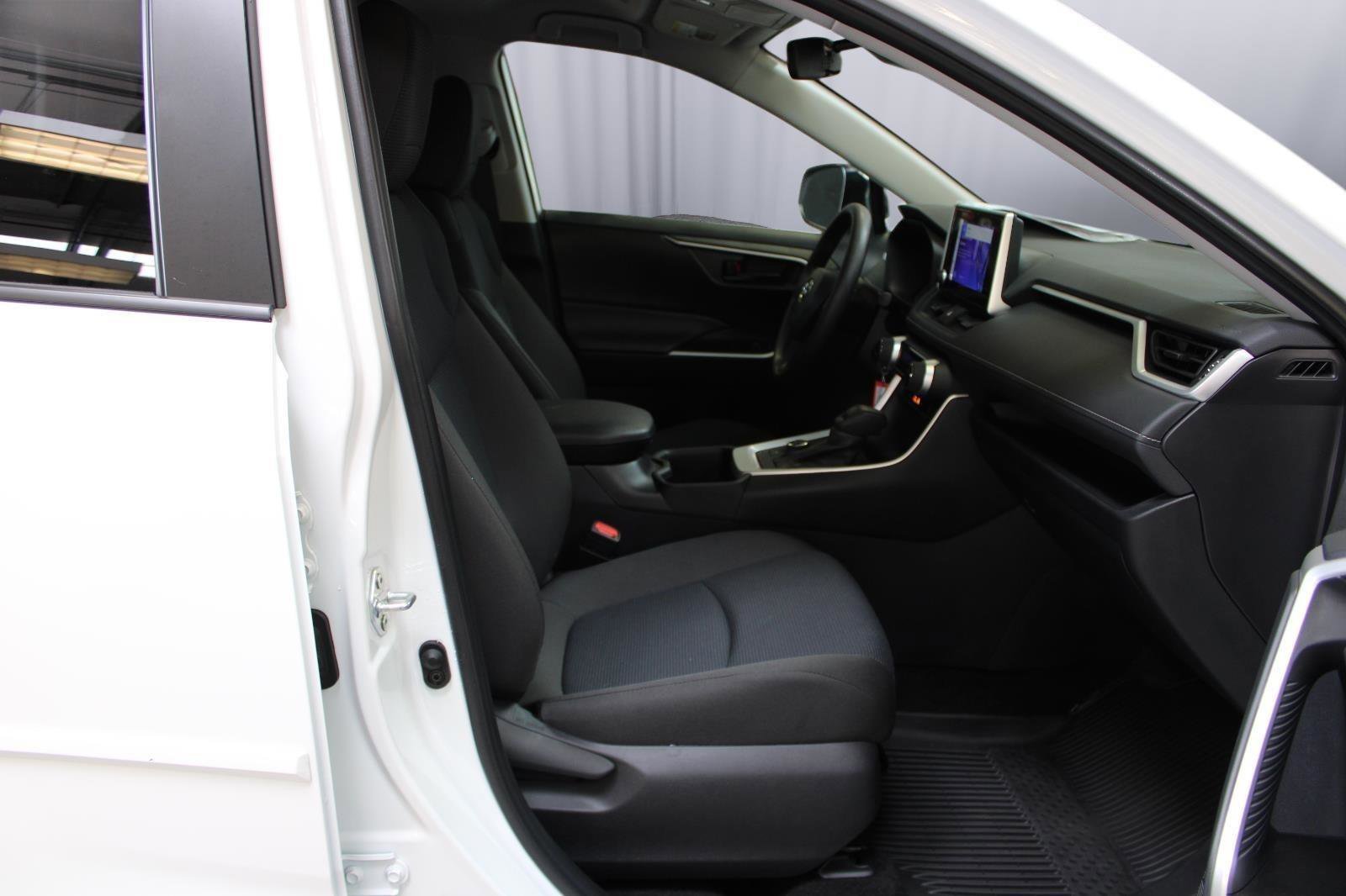 Used 2025 Toyota RAV4 LE AWD/4WD image 38