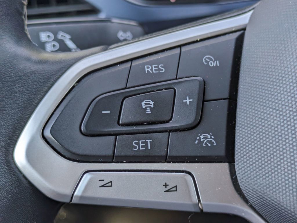 Used 2024 Volkswagen Taos SE image 24