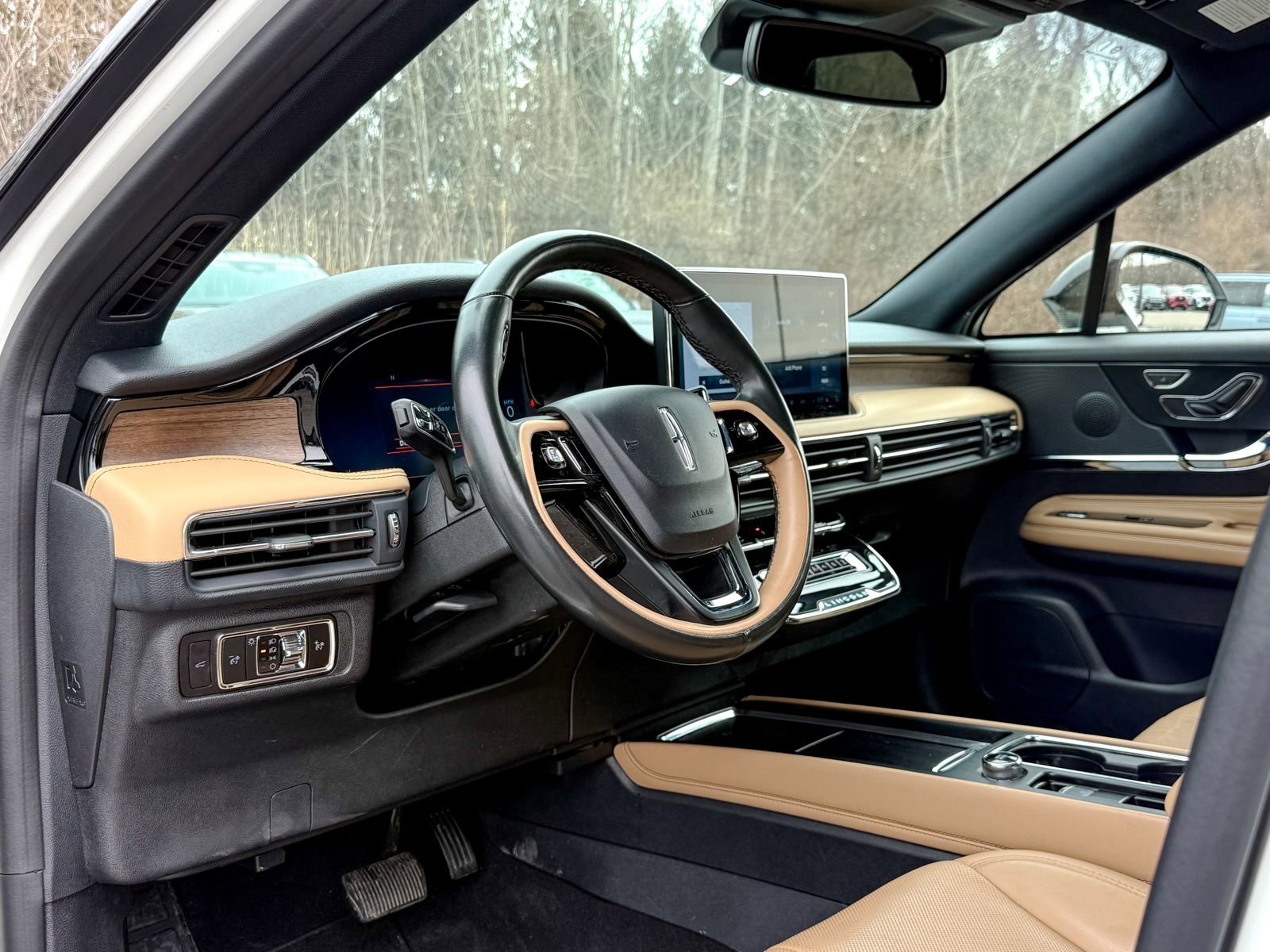 Used 2023 Lincoln Corsair Reserve w/ Jet Appearance Package image 16