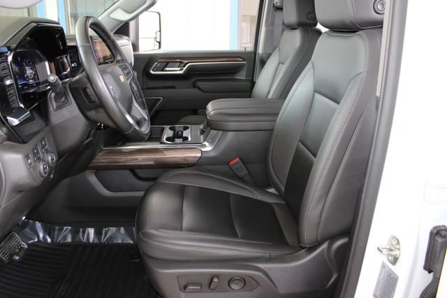 Used 2025 Chevrolet Silverado 3500 LT image 24