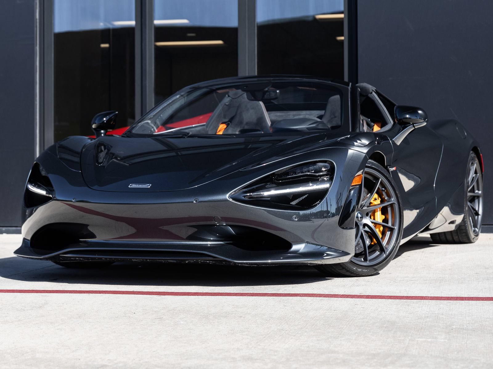 Used 2024 McLaren 750S Spider RWD image 1