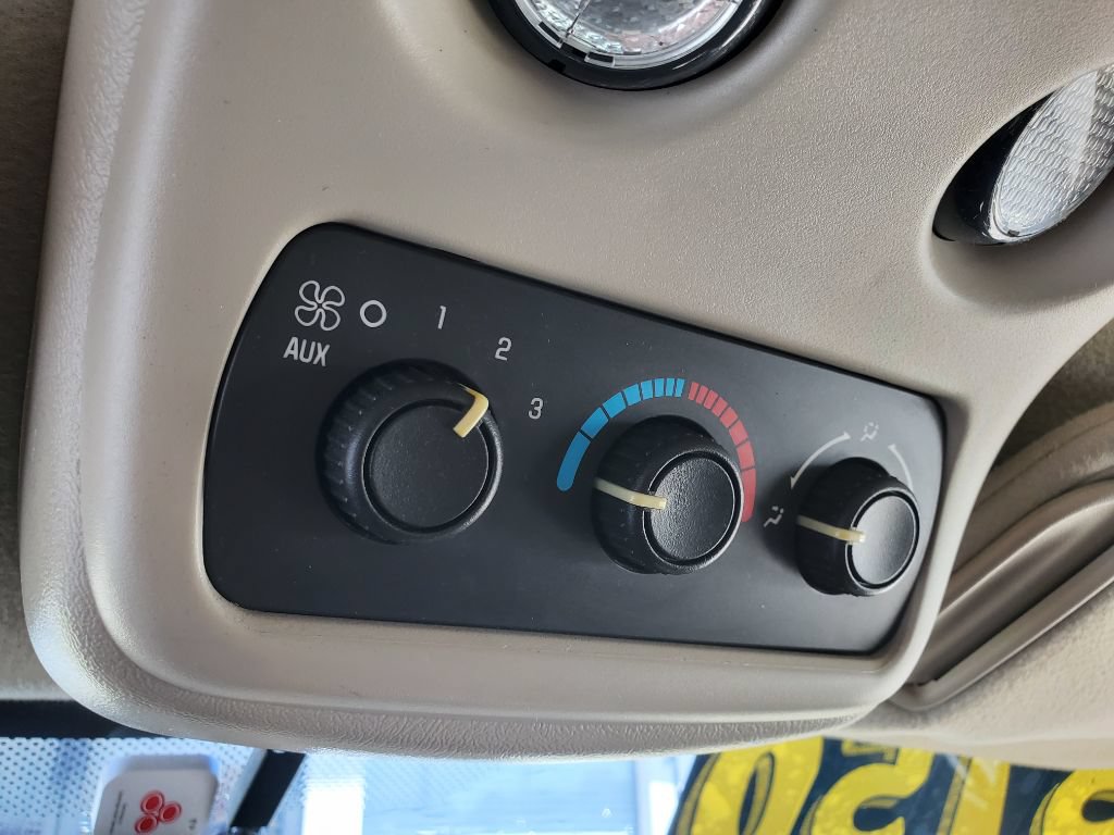 Used 2004 Chevrolet Tahoe LS RWD image 25
