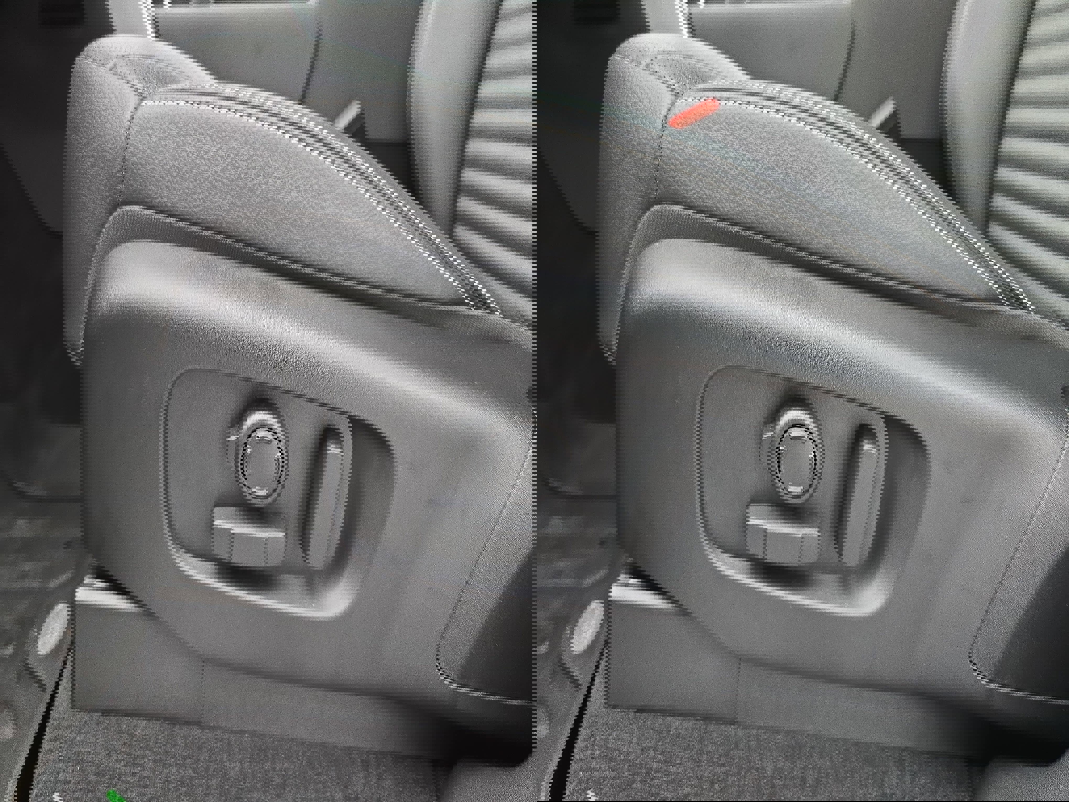 Certified 2025 Land Rover Discovery S image 30