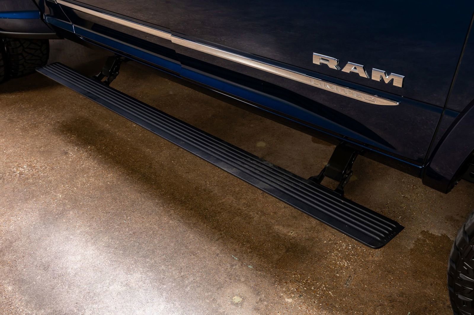 Used 2024 RAM 3500 Limited image 13