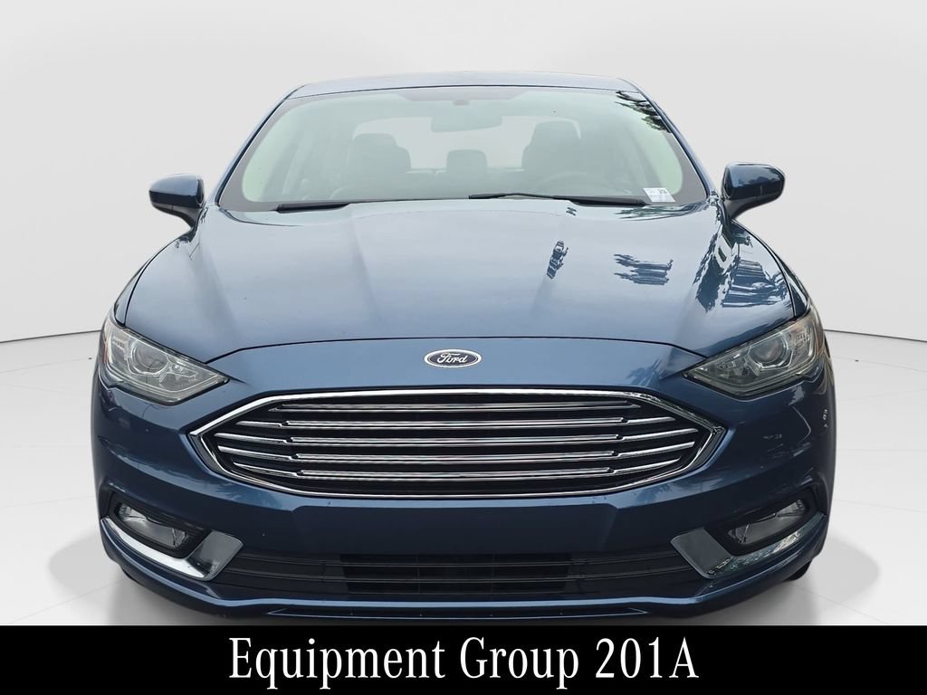 Used 2018 Ford Fusion SE w/ Equipment Group 201A FWD image 2