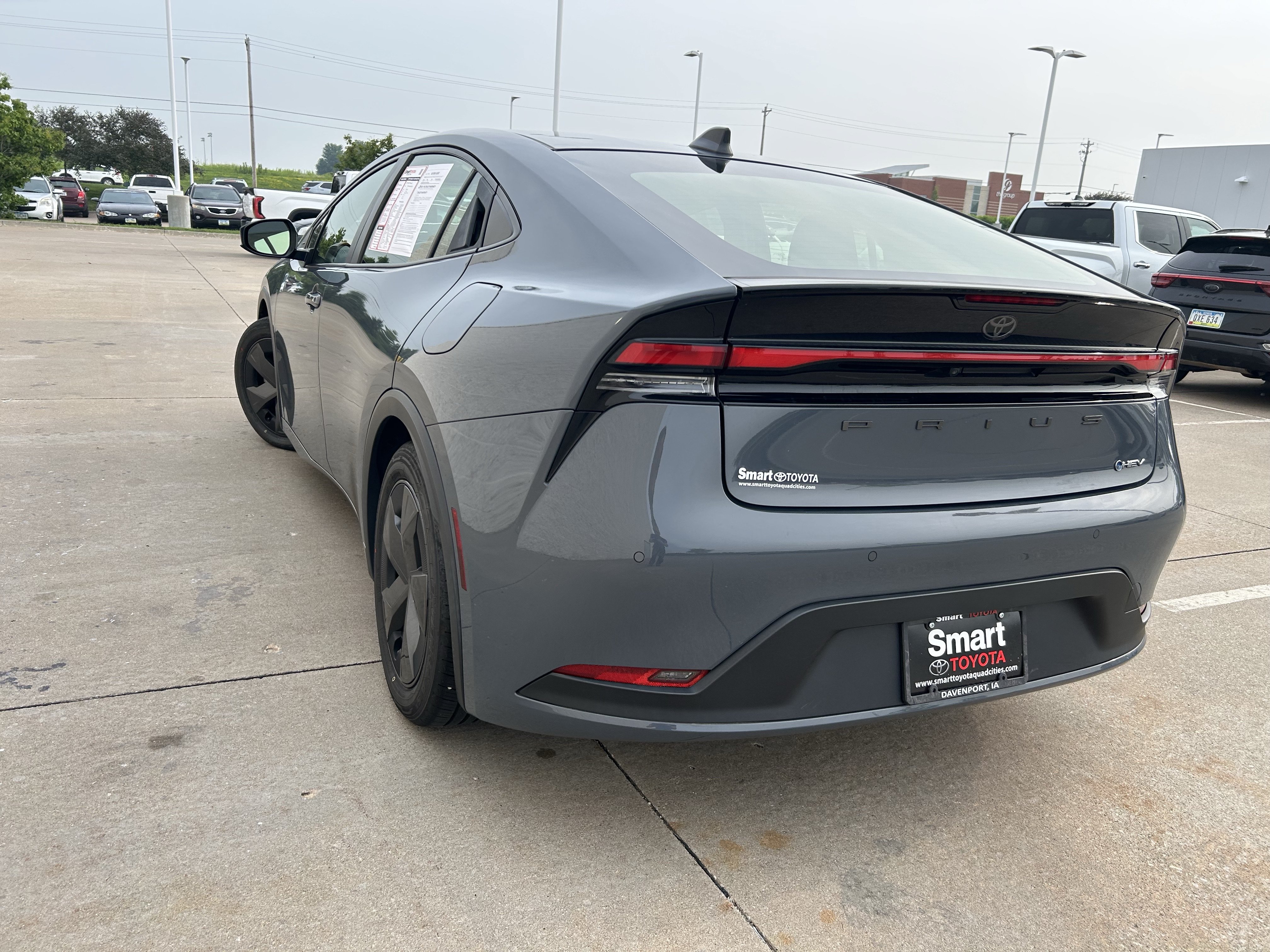 Used 2024 Toyota Prius LE FWD image 4