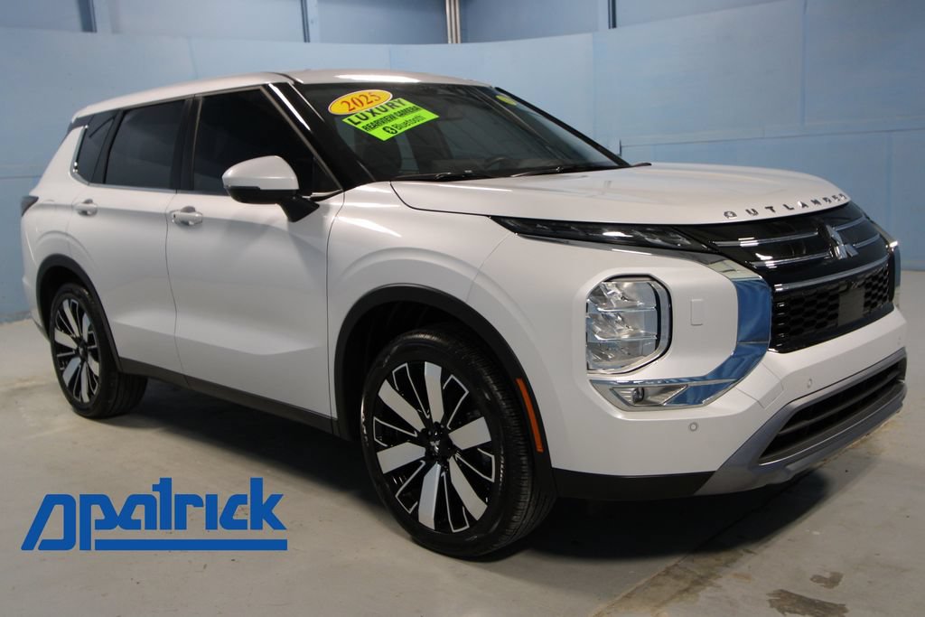 Used 2025 Mitsubishi Outlander SE