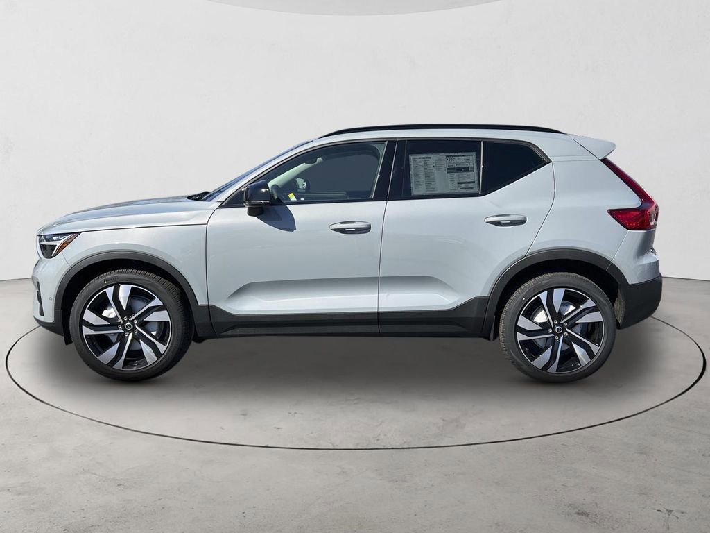 New 2026 Volvo XC40 B5 Plus w/ Climate Package AWD/4WD image 2