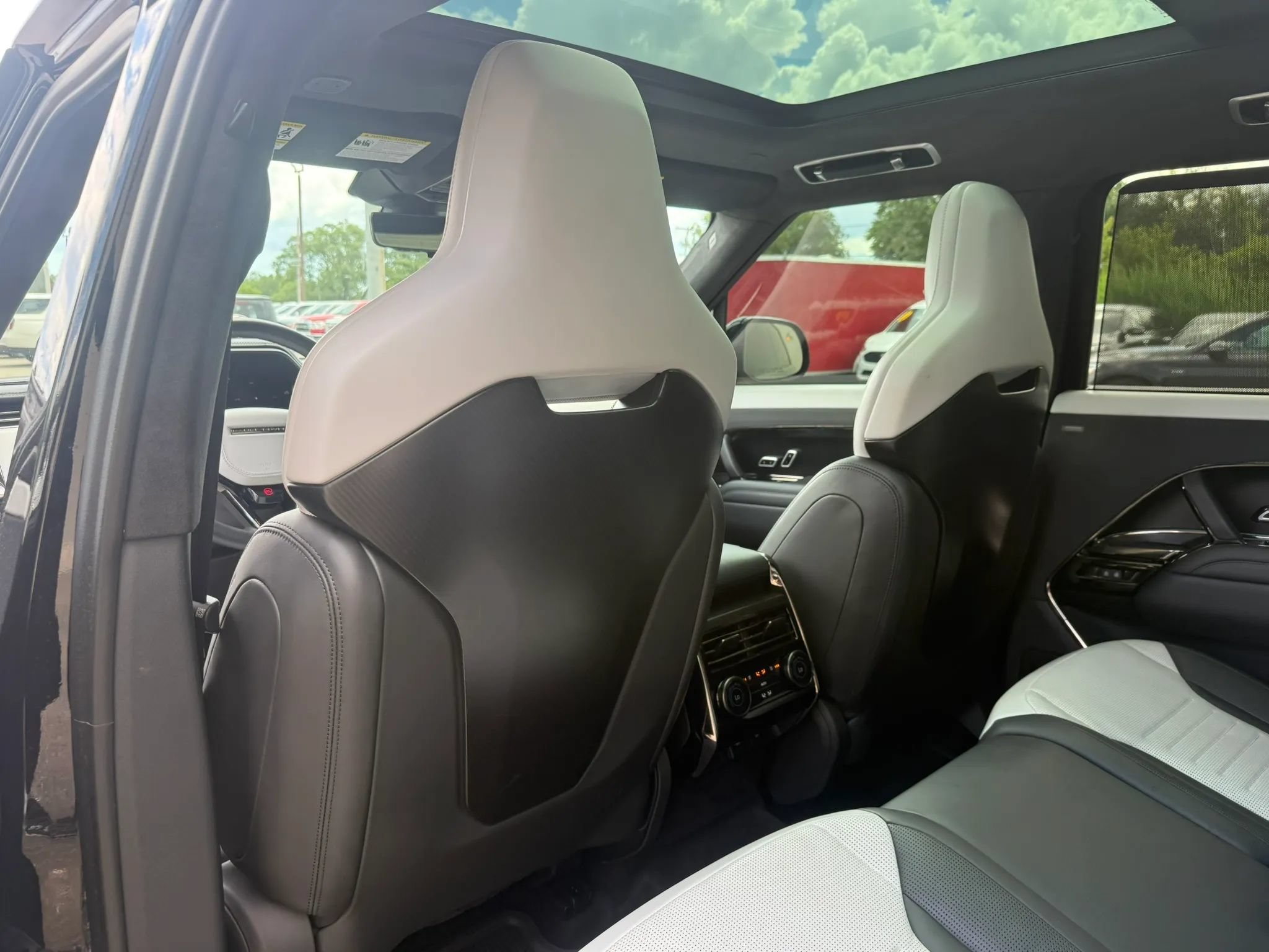 Used 2024 Land Rover Range Rover Sport AWD/4WD image 36