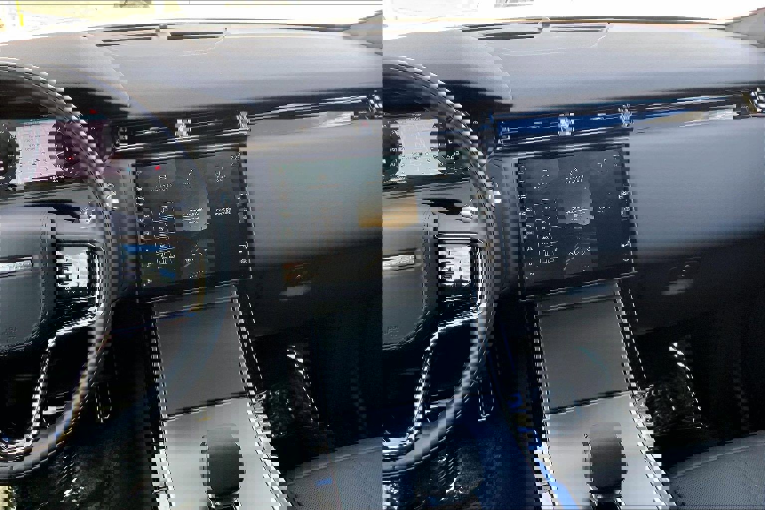 Used 2025 Land Rover Range Rover Velar Dynamic SE image 6