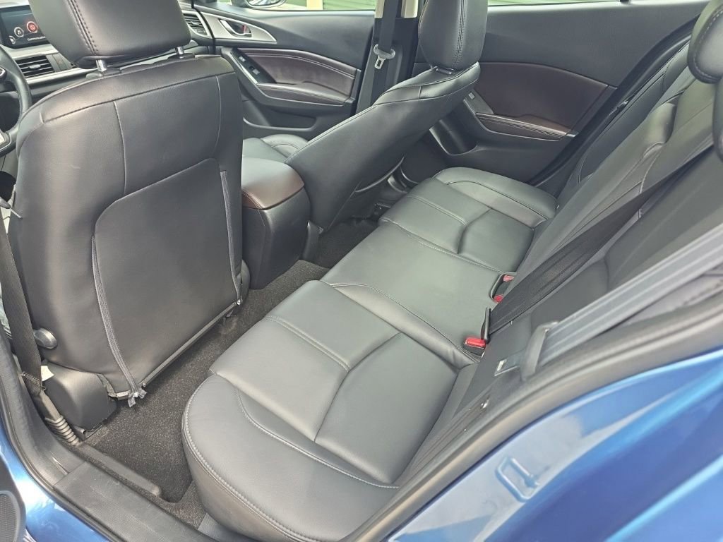 Used 2018 MAZDA MAZDA3 Touring FWD image 12