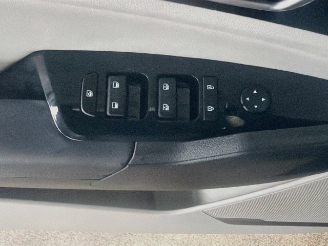 Used 2025 Kia Sportage EX FWD image 18