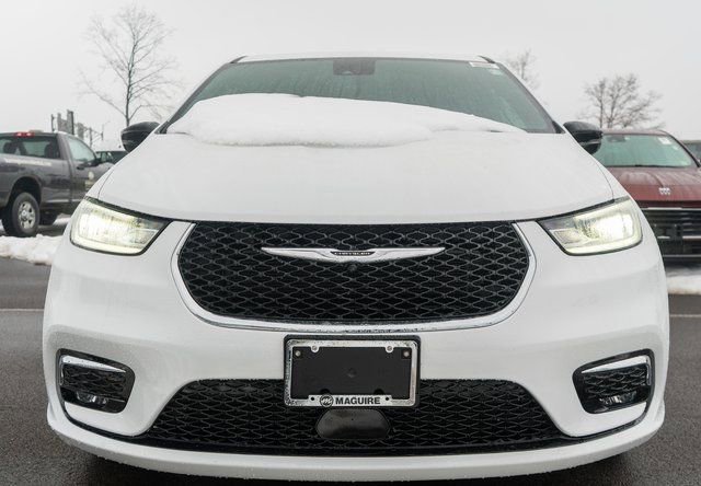 New 2026 Chrysler Pacifica Select image 3