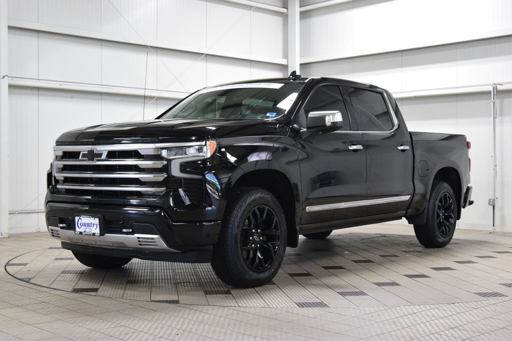 Used 2024 Chevrolet Silverado 1500 High Country w/ Technology Package AWD/4WD image 3