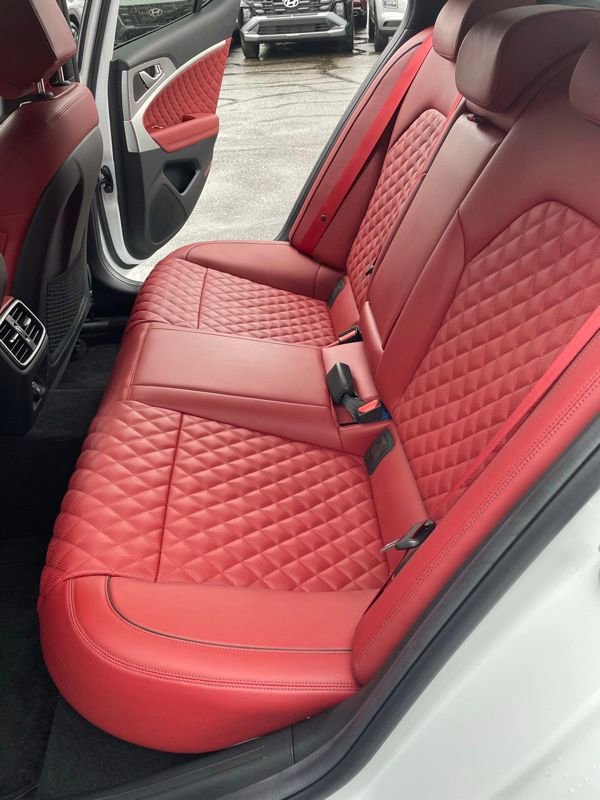 Used 2023 Genesis G70 3.3T w/ Sport Prestige Package image 7