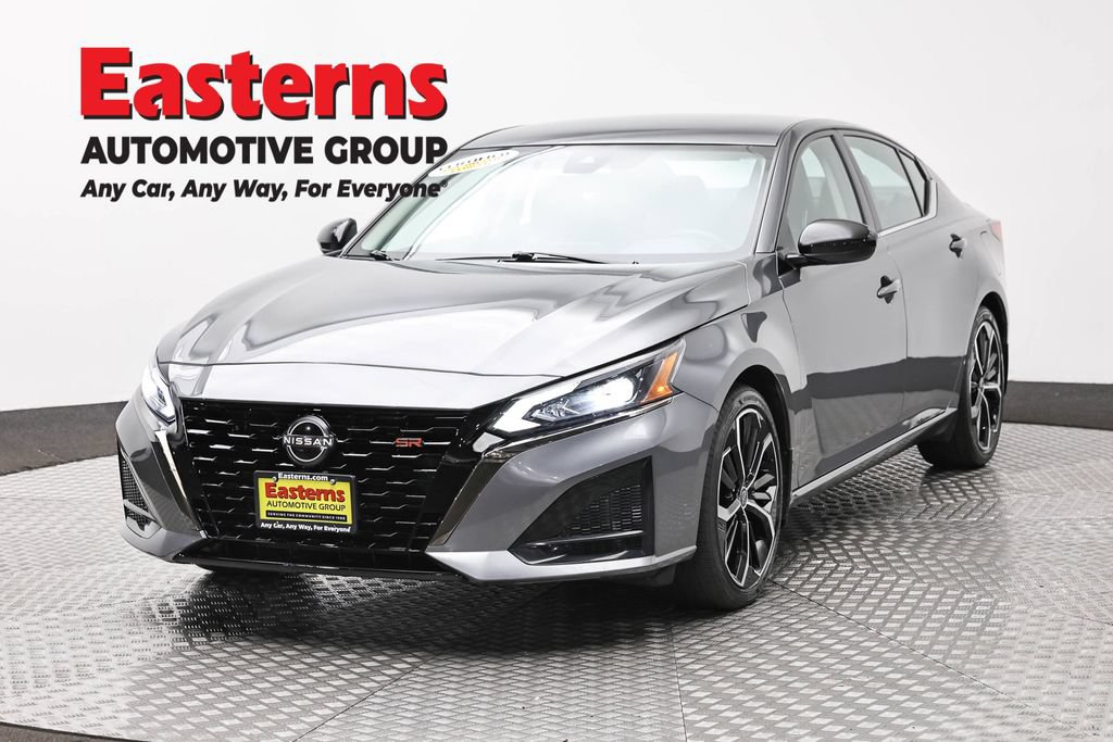 Used 2023 Nissan Altima 2.5 SR FWD image 1