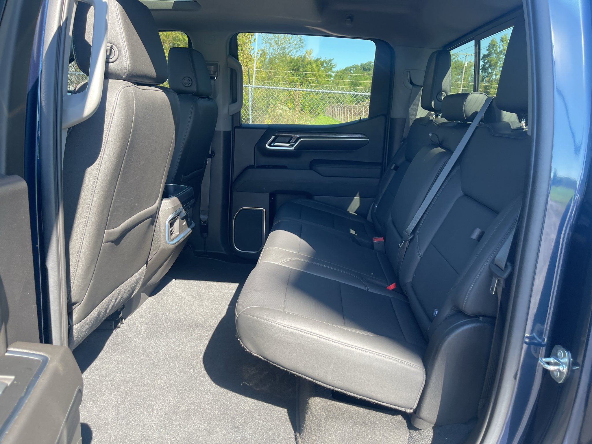 Used 2022 Chevrolet Silverado 1500 LTZ w/ LTZ Premium Package AWD/4WD image 26