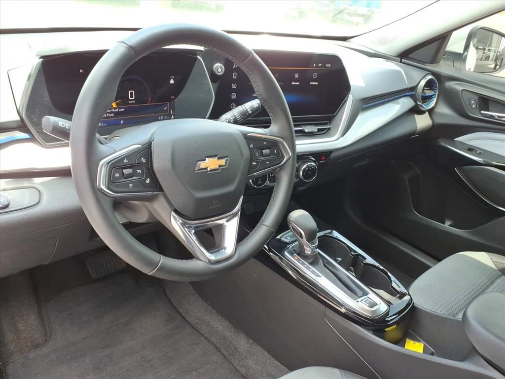 Used 2024 Chevrolet Trax LT w/ Driver Confidence Package FWD image 17