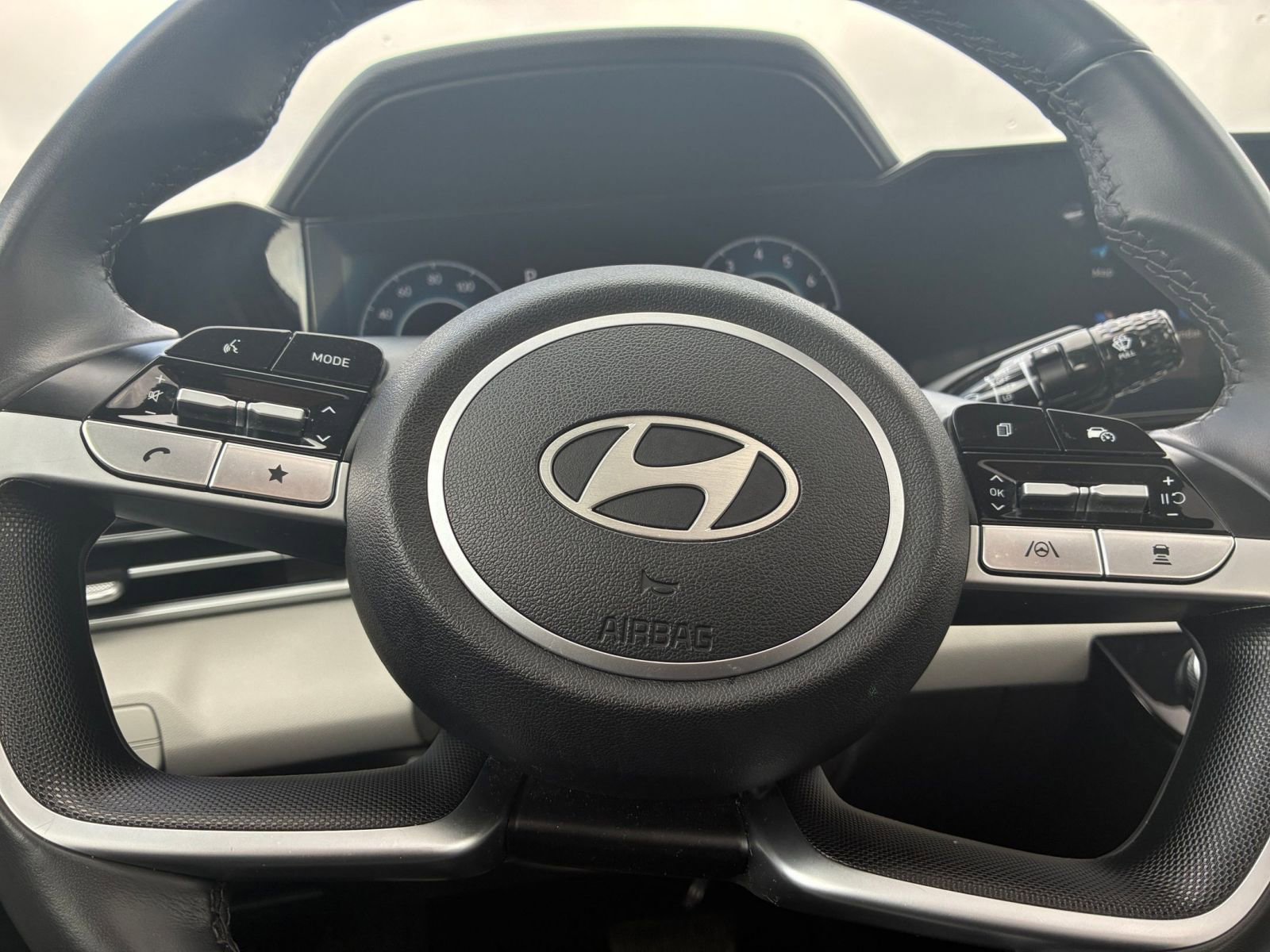 Used 2025 Hyundai Elantra Limited FWD image 29