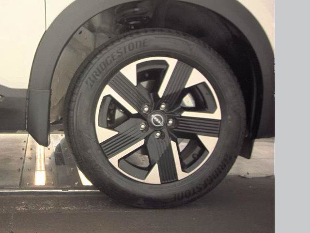 Certified 2025 Nissan Kicks SR FWD image 24