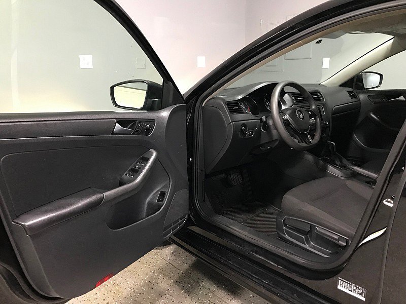 Used 2016 Volkswagen Jetta S image 9