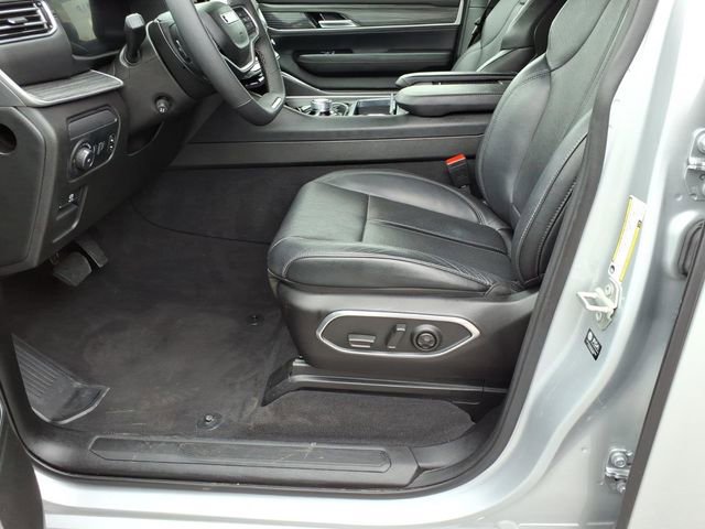 Used 2024 Jeep Wagoneer L Series II w/ Flexible Seating Group image 16