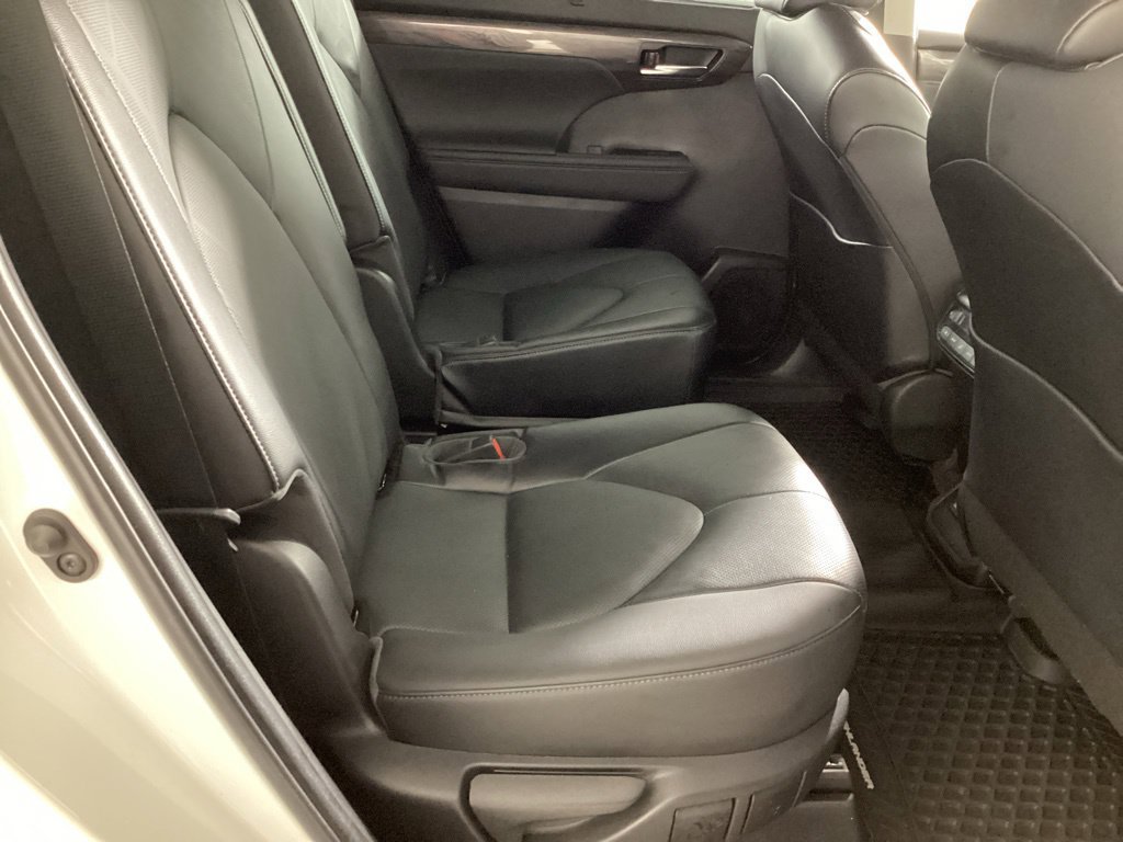 Used 2023 Toyota Highlander Platinum AWD/4WD image 25