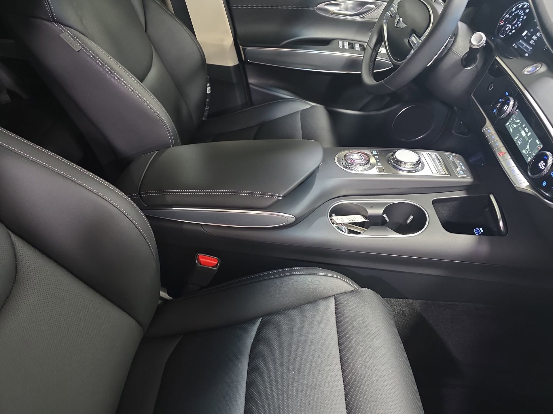 Used 2025 Genesis GV70 2.5T w/ Select Package image 10