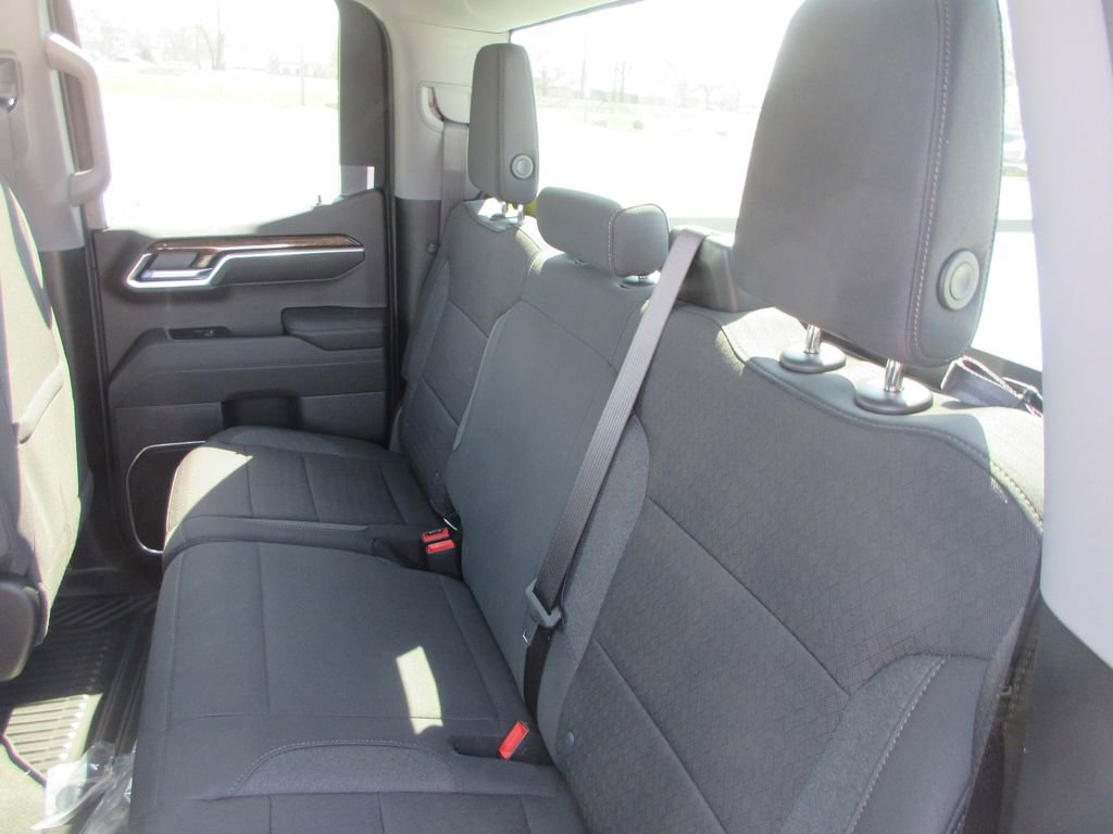 New 2026 GMC Sierra 1500 SLE image 13