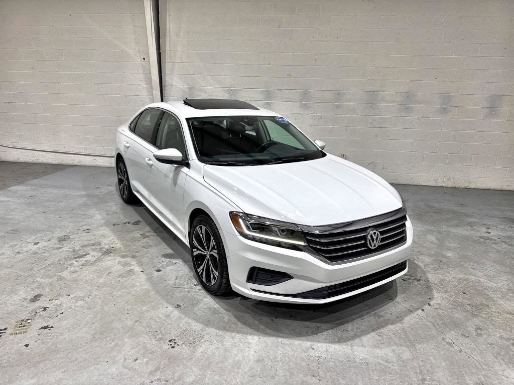 Used 2020 Volkswagen Passat 2.0T SEL image 3