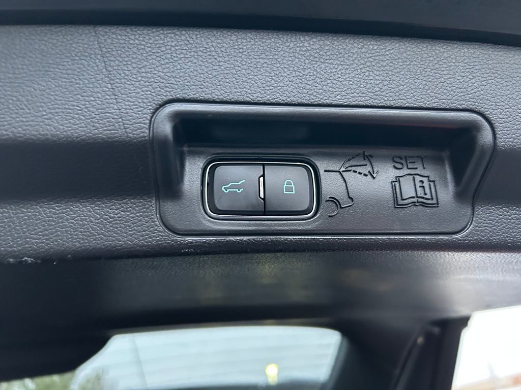 Used 2020 Ford Explorer XLT w/ Equipment Group 202A image 29