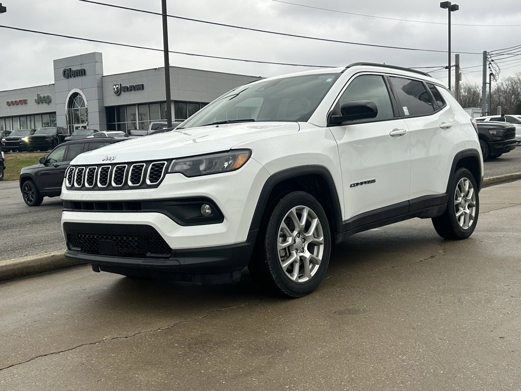 Used 2024 Jeep Compass Latitude w/ Sun and Sound Group image 2