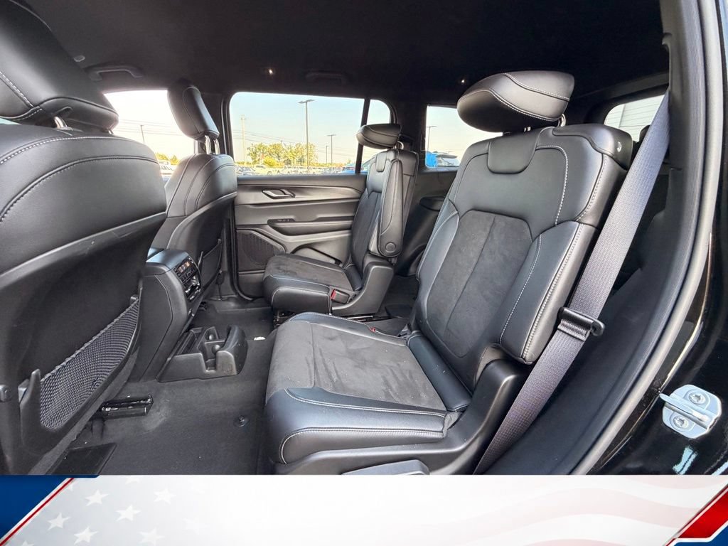Used 2025 Jeep Grand Cherokee L Laredo AWD/4WD image 8