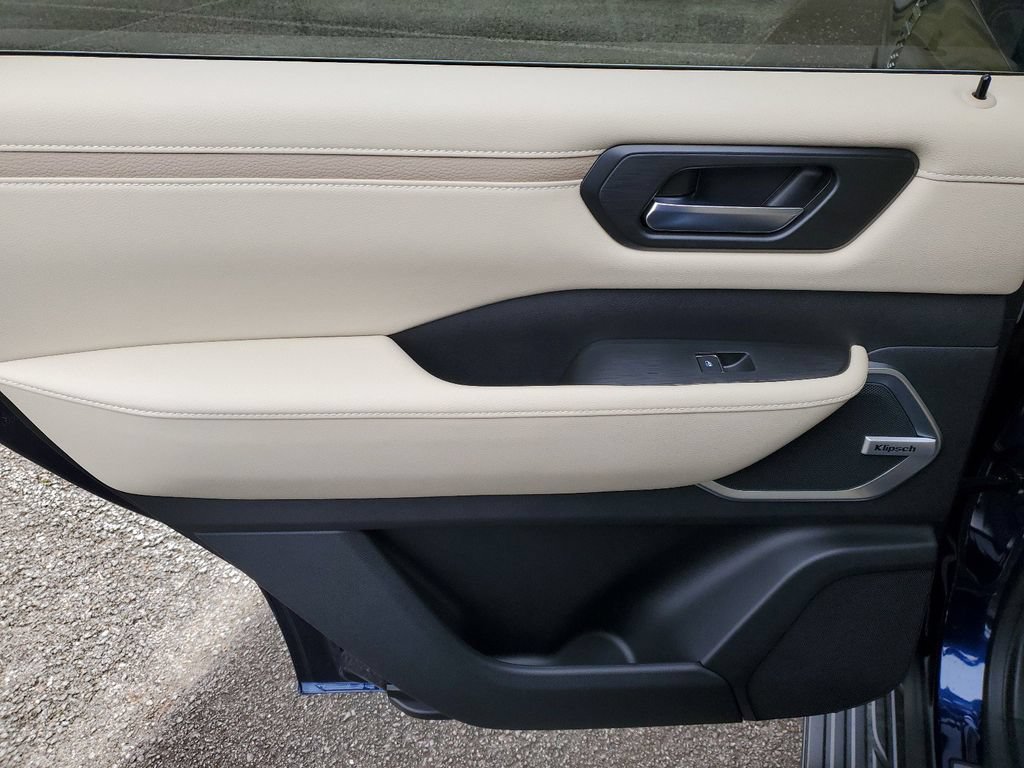 New 2026 Nissan Armada Platinum AWD/4WD image 9