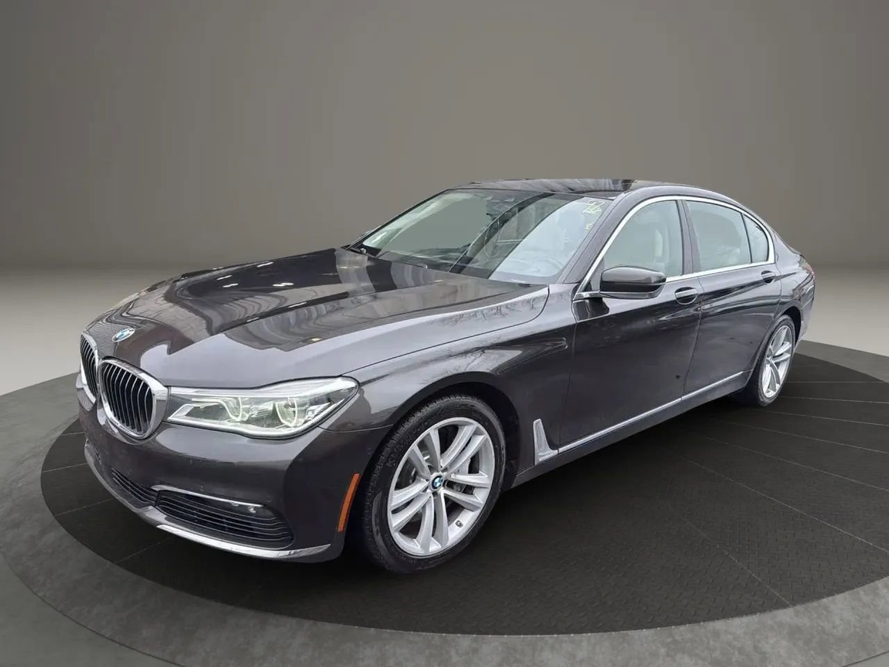 Used 2016 BMW 750i xDrive AWD/4WD image 1