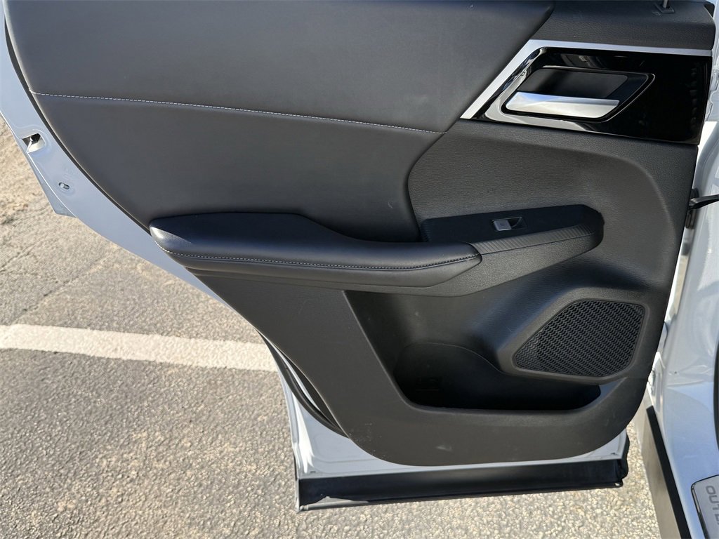 Used 2023 Mitsubishi Outlander SE image 24