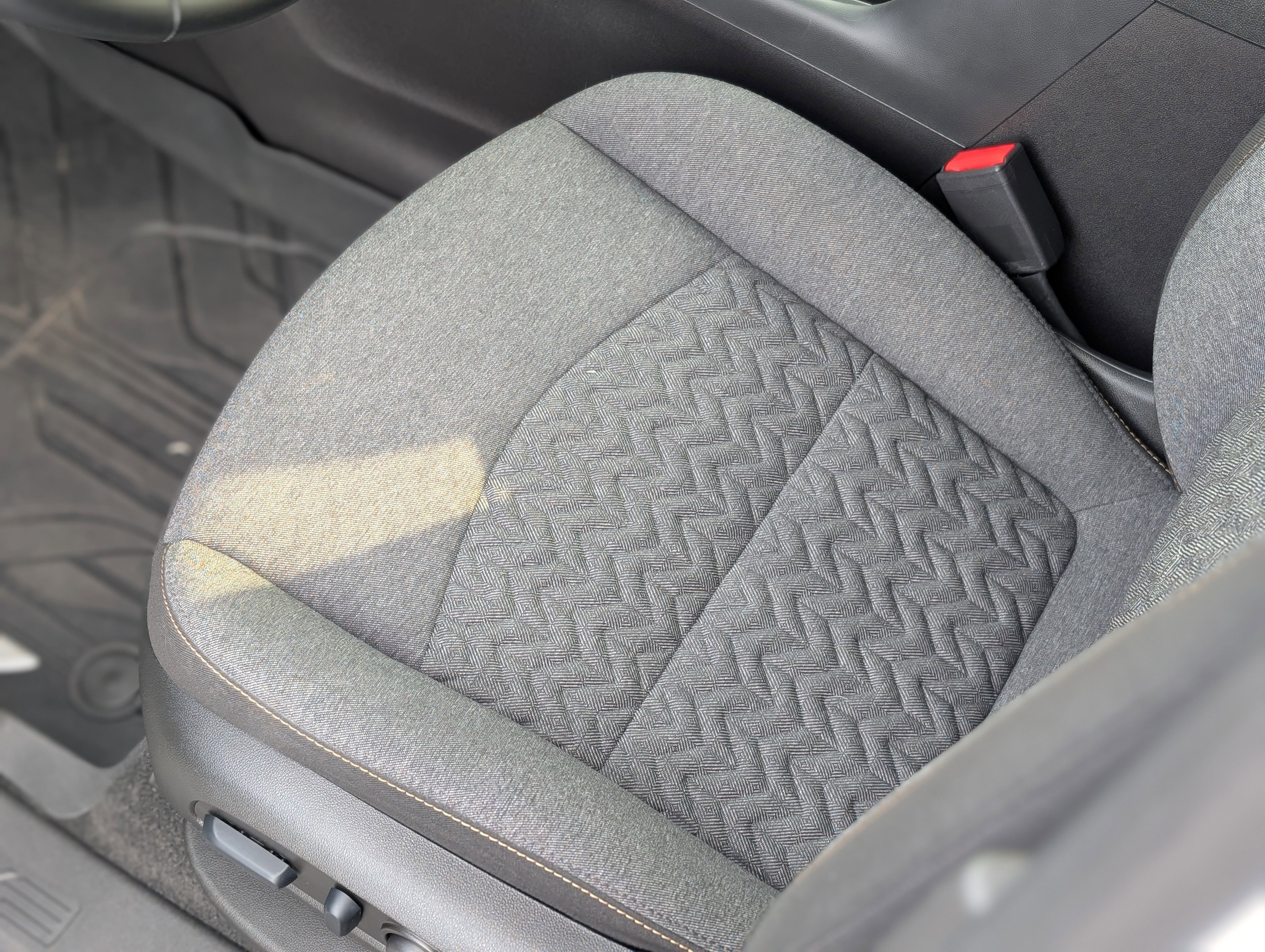 Used 2024 Chevrolet Equinox LT w/ LPO, Floor Liner Package image 30