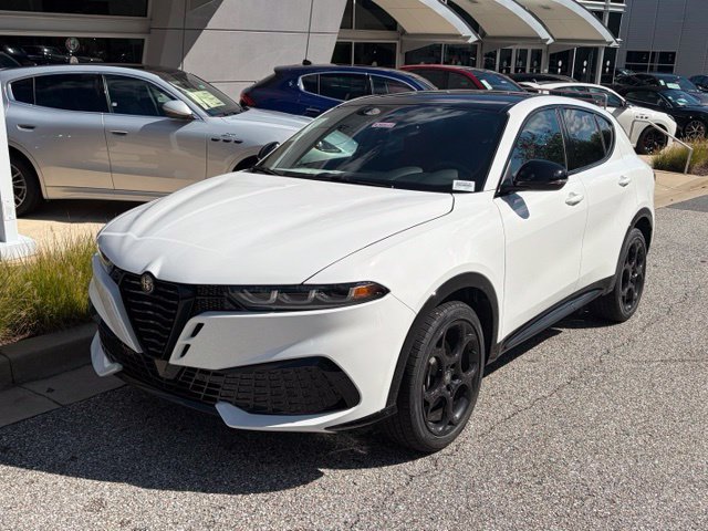 New 2026 Alfa Romeo Tonale w/ Red Premium Package AWD/4WD image 8