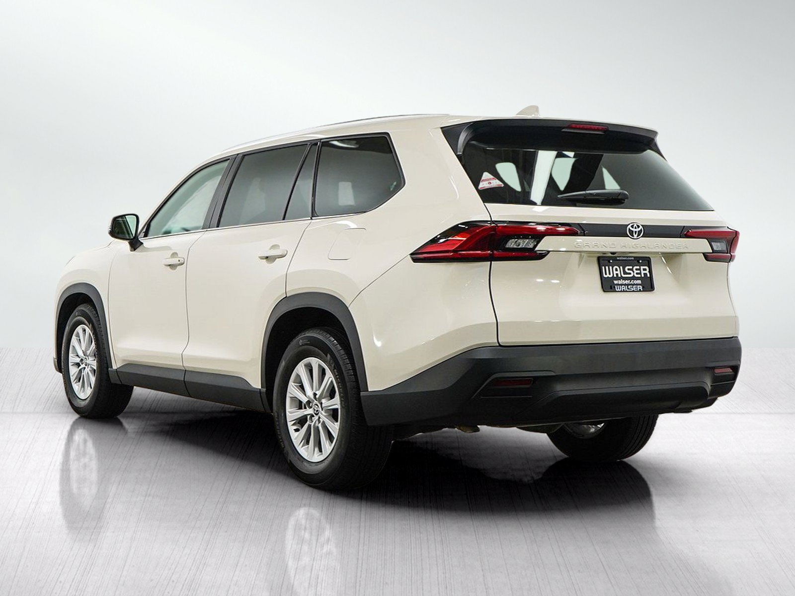 Used 2024 Toyota Grand Highlander AWD image 5