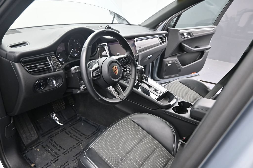 Used 2024 Porsche Macan Turbo AWD/4WD image 16