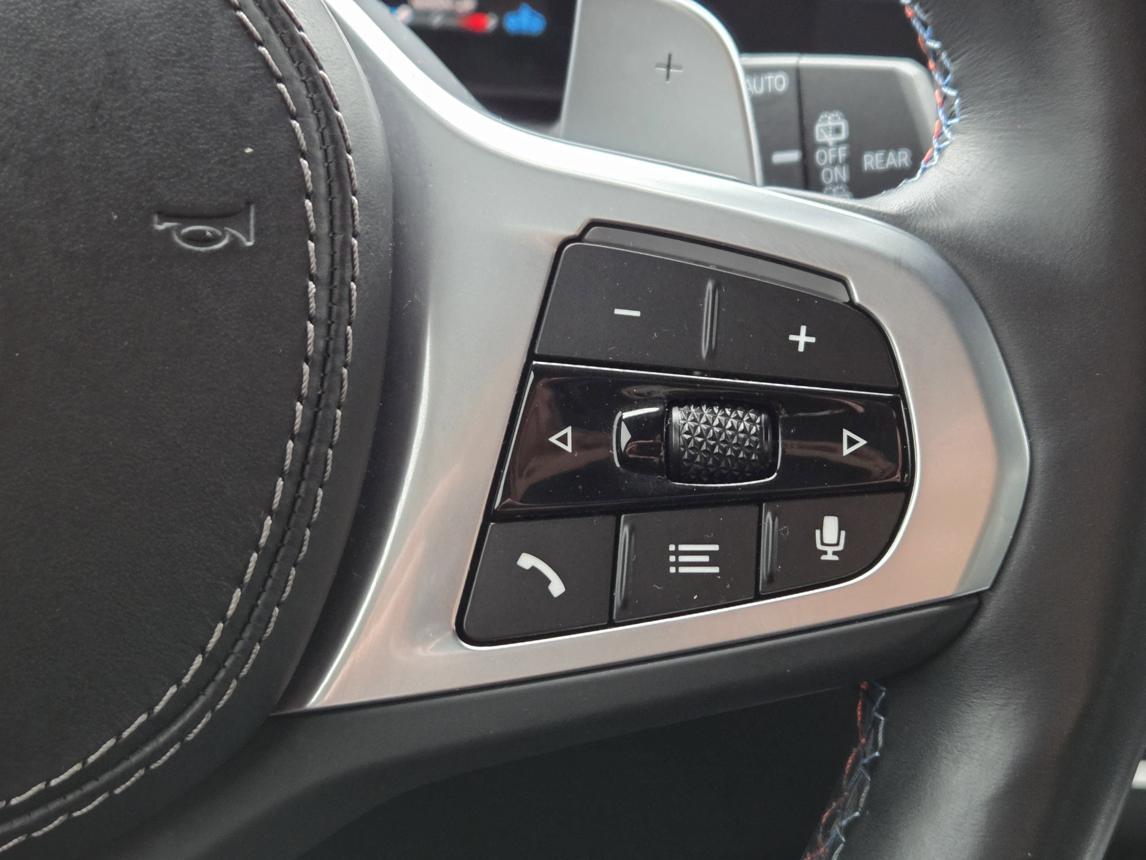 Used 2023 BMW X7 M60i w/ Executive Package image 17